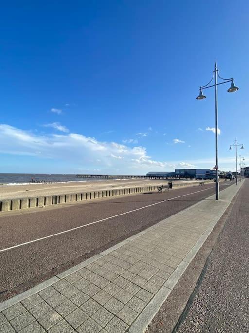 The Beach Suite - Top Floor With Easy Invest Lowestoft Dış mekan fotoğraf